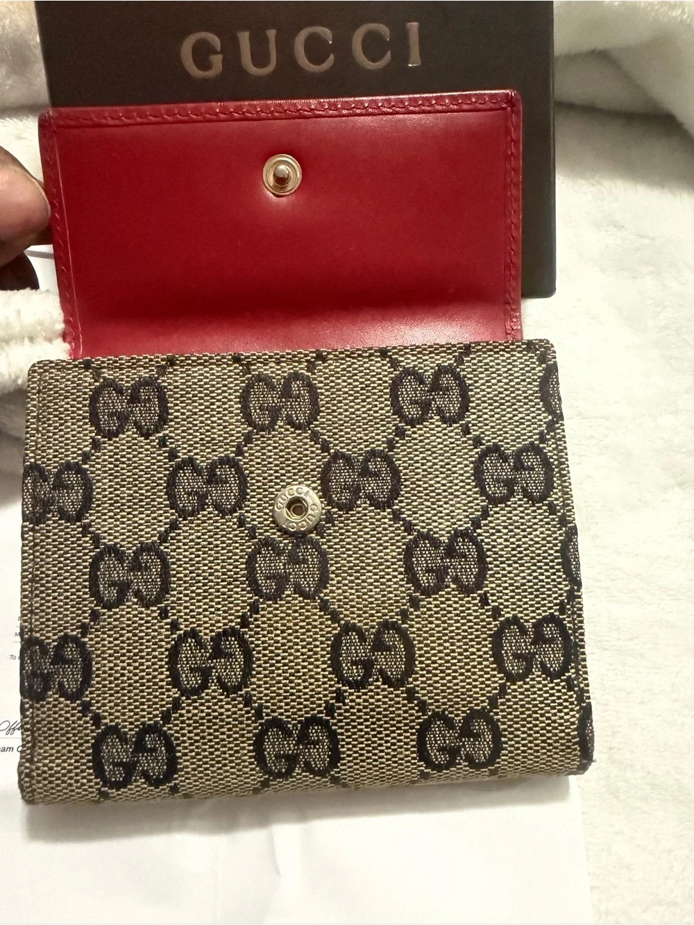 Gucci Beige GG Canvas Wallet with Red Interior - Picture 2 of 10